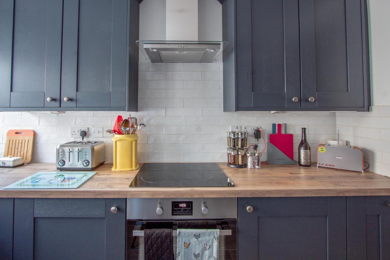 Holiday home Stylish Town Centre House With Garden And Parking Opposite
