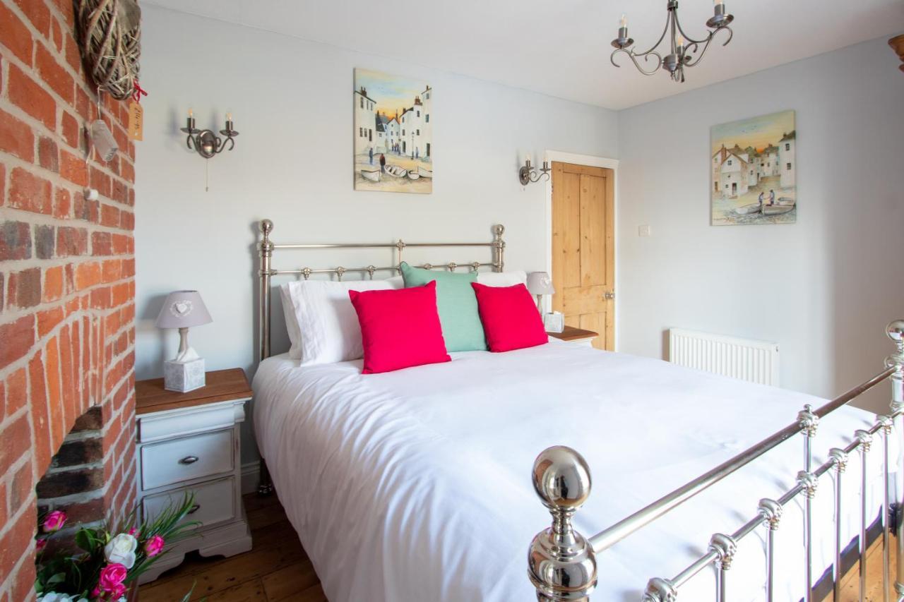 Holiday home Stylish Town Centre House With Garden And Parking Opposite *