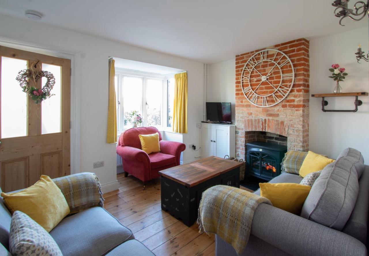 Stylish Town Centre House With Garden And Parking Opposite *